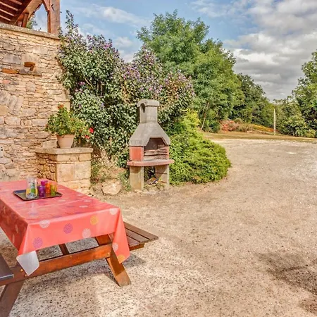 Le Croix Du Notaire Holiday home *