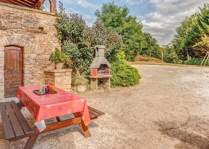 Le Croix Du Notaire Nyaraló *